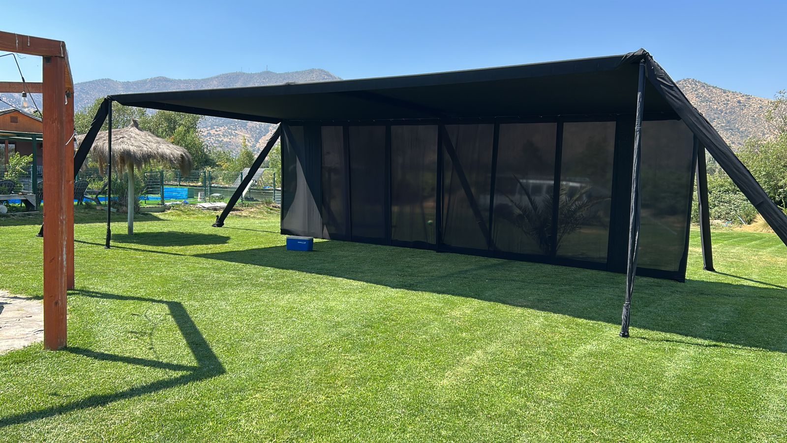 Arriendo de Toldo de Sombra Negro para Eventos