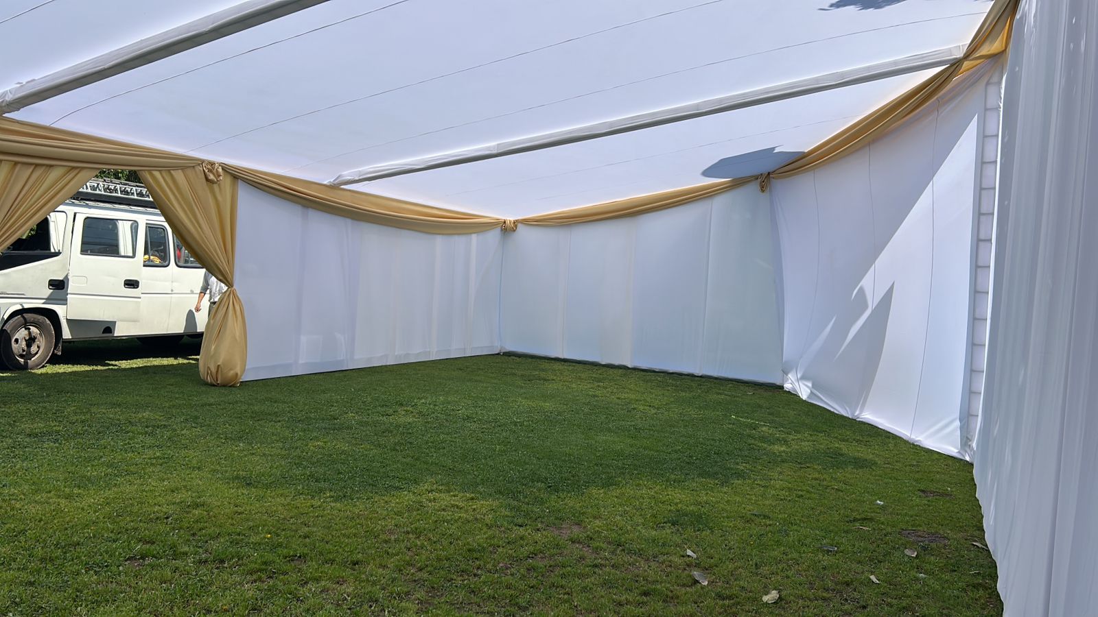 Arriendo de Carpa Salón con Cielo Plisado
